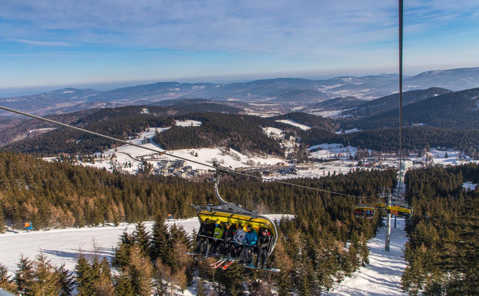 Czarna Gora 233 *